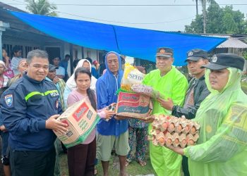 Jajaran Polres Pasaman Barat Distribusikan Bantuan di Posko Pengungsian Korban Banjir