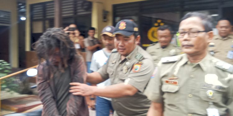 Seorang Pria Diduga ODGJ Bawa Motor Warga di Pemalang