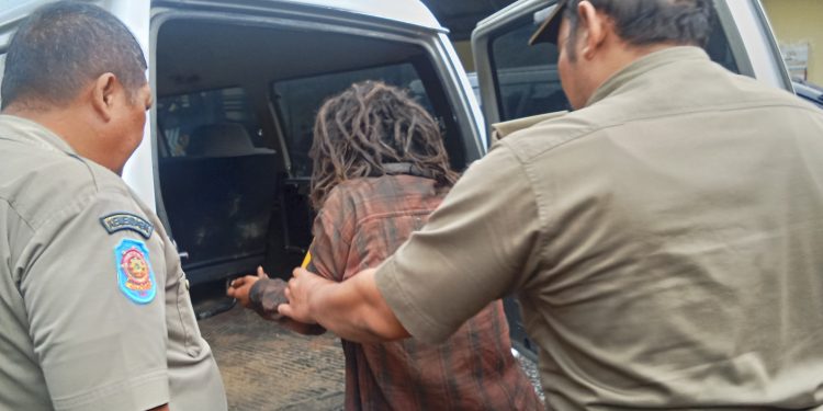 Seorang Pria Diduga ODGJ, Kepergok Bawa Sepeda Motor di Pemalang