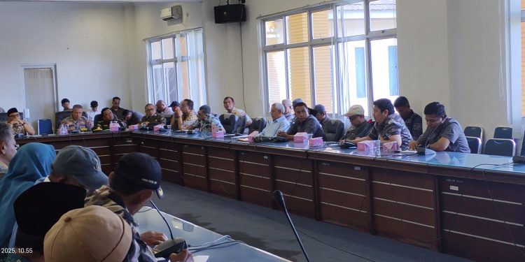 Pemerintah Pasaman Barat Fasilitasi Mediasi Konflik Masyarakat Mandiangin dengan Koperasi MLKS