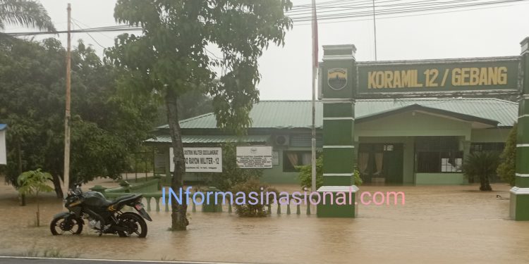 Teluk Haru Dikepung Banjir, Jalinsum Menjadi Danau Dadakan, Warga Menuding Ada Kongkalikong Penutupan Parit