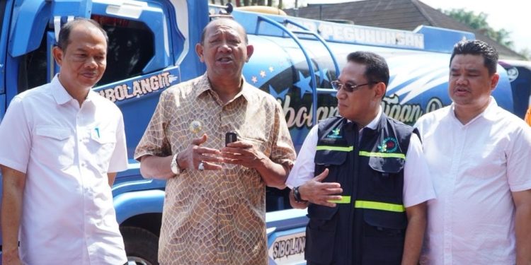 Bupati Syah Afandin Gerakkan 20 Mobil Tangki, Armada Penyelamat Air Bersih Menembus Langkat yang Tercekik Banjir