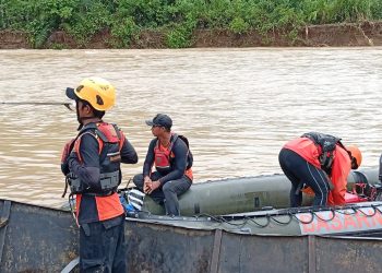 Operasi SAR Aper (45) yang Hanyut di Sungai Batang Saman Dihentikan Sementara, Dilanjutkan Jumat