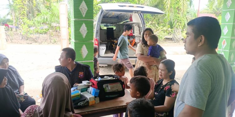 Dekatkan Layanan ke Warga Pesisir, Polres Pasaman Barat Buka Posko Kesehatan Gratis