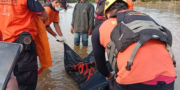 Korban Hanyut di Sungai Batang Saman Ditemukan Meninggal Dunia Setelah Tiga Hari Pencarian