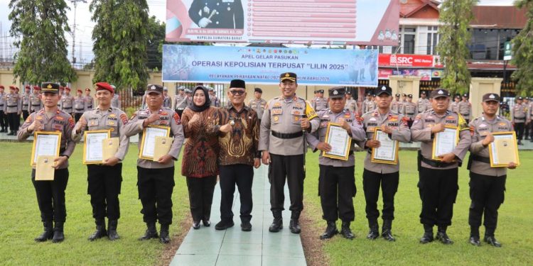7 Personel Polres Pasaman Barat Terima Penghargaan
