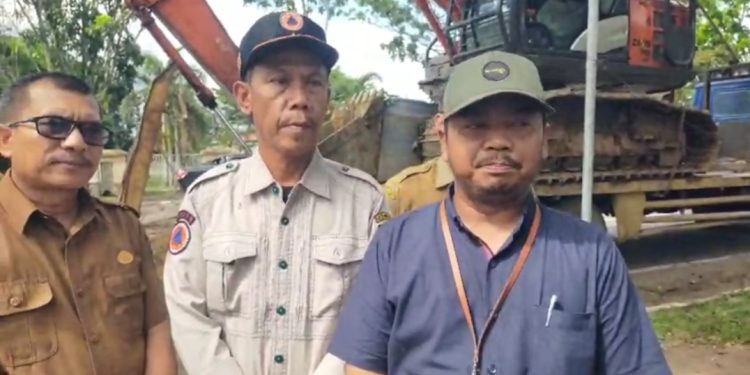 Buka Akses Jalan Talamau, PT. Agro Wiratama Turunkan Alat Berat