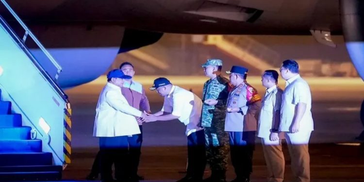 Prabowo Mendarat di Kualanamu, Operasi Darurat Aceh–Sumut Dimulai, Presiden Minta Maaf soal Listrik ‘Belum Menyala’
