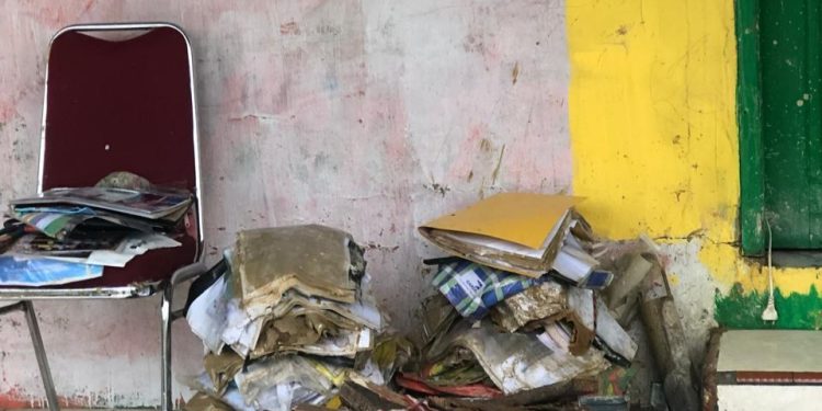 Jeritan Pascabanjir, Ketika Sekolah Terendam, Pendidikan Dipaksa Bertahan