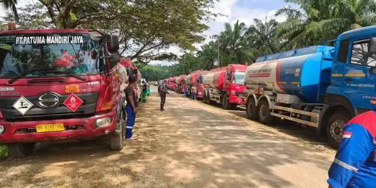 Akses Jalan Aceh Tamiang–Sumut Pulih, Truk Raksasa Mulai Menggerus Lumpur, Distribusi Logistik Kembali Bernapas