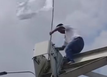 Warga Aceh Kibarkan Bendera Putih, Isyarat SOS ke Dunia, ‘Aceh Sedang Sekarat’