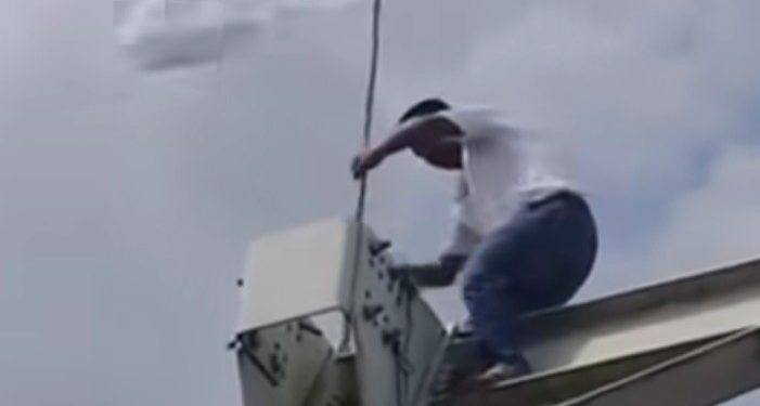 Warga Aceh Kibarkan Bendera Putih, Isyarat SOS ke Dunia, ‘Aceh Sedang Sekarat’