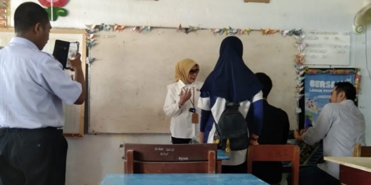 GEMAR di Bulukumba: Ketua PGRI Dorong Peran Ayah Hadiri Pengambilan Rapor Siswa