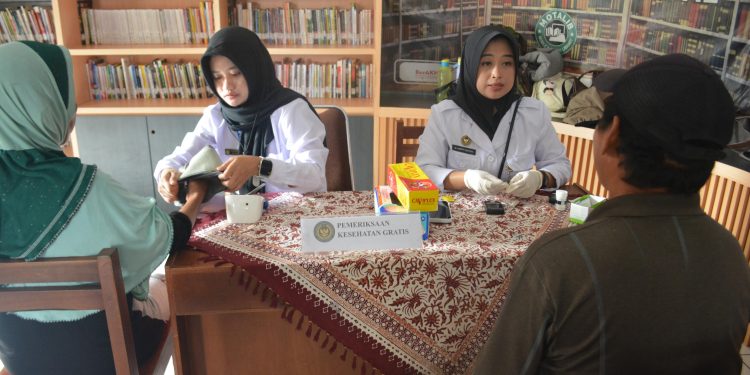 Peduli Warga, Lapas Kendal Gelar Pengobatan Gratis dan Bansos