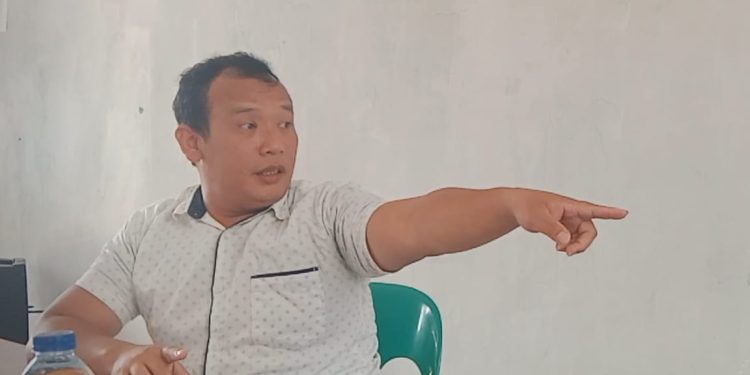 Didatangi Wartawan soal Dana BOS, Kepala SMAN 1 Idanotae Nias Selatan Bersikap Defensif