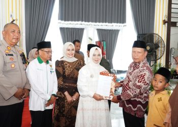 Bupati Langkat Salurkan ZIS 2026, Siswa dan Guru Ngaji Korban Banjir Terima Uluran Tangan