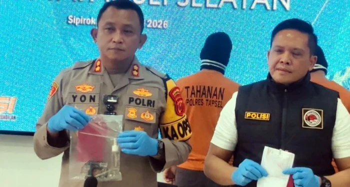 Digerebek Warga Disarang Bandar Narkoba, Oknum Polisi Tapsel Kepergok Bawa Sabu
