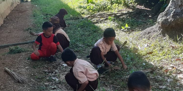 Program Gerakan LISA di SD Negeri 256 Kajang-Kajang, Tumbuhkan Karakter Cinta Lingkungan Sejak Dini