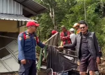 Damkar Pemalang Turun ke Lumpur, Negara Hadir di Tengah Sisa Banjir