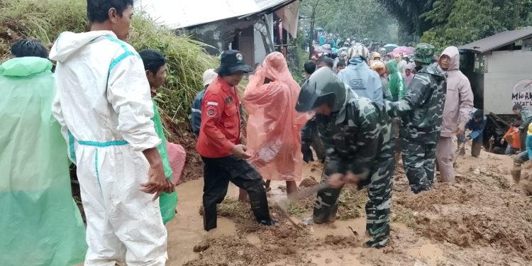 Longsor Kembali Menyambar Watukumpul, Ibu dan Anak Jadi Korban