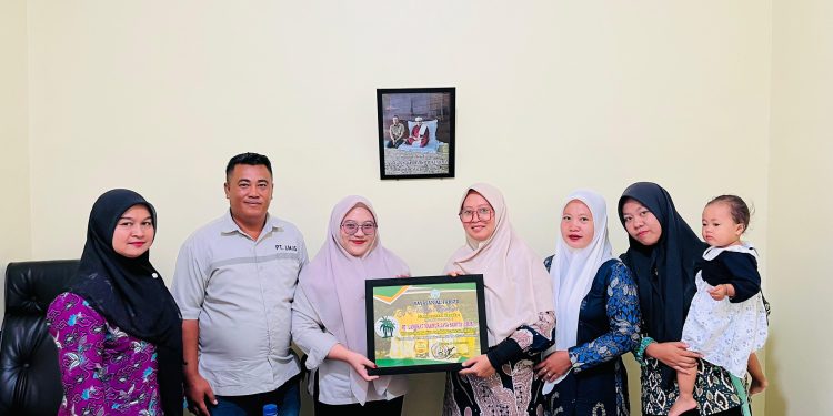 Yayasan Al Farizd Serahkan Penghargaan untuk Korporasi Peduli Pendidikan Pasca Banjir 2025