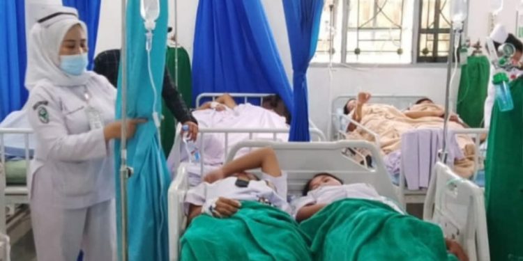 Diduga Keracunan Menu MBG, Puluhan Siswa SMK HKBP Sidikalang Tumbang Tengah Malam