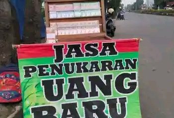 Lapak Penukaran Uang Baru Pada Minggu Pertama Ramadan Mulai Bermunculan di Pemalang