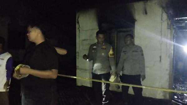 Anak Bakar Rumah Ibu Kandung di Nias Utara, Hunus Parang dan Tantang Warga