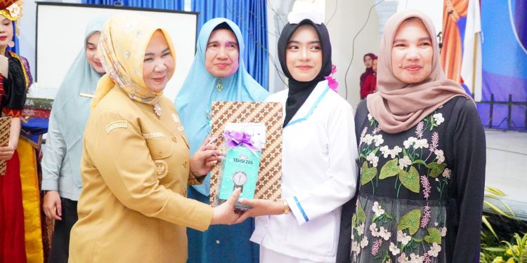 Wabup Tiorita Hadiri Capping Day Akbid Langkat Angkatan XXIV