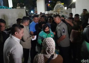 Takbiran, Paket Bantuan, dan Desak-Desakan, Malam Politik Berbalut Amal di Medan