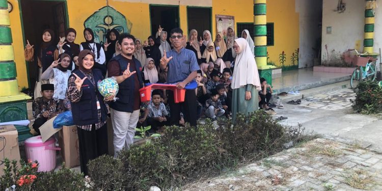 Safari Donasi yang Menyentuh, Anak Muda Turun Gunung, Pendidikan Korban Banjir Langkat Tak Dibiarkan Tenggelam