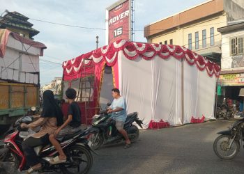 Pospam “Berdiri Ditengah Jalan” Warga Tanjung Pura Heran, Pengurai Macet atau Sumber Semrawut?