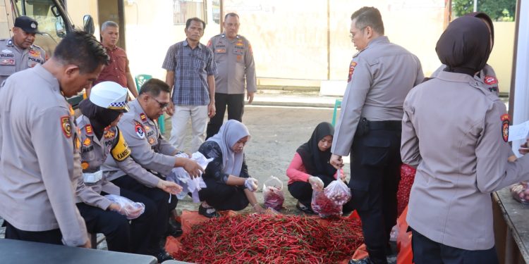 Cabai Rp28 Ribu per Kg Diserbu Warga di Pasar Murah Polres Pasaman Barat