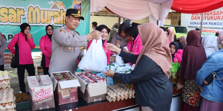 Polres Pasaman Barat Gelar Pasar Murah, Warga Berbondong-bondong Datang