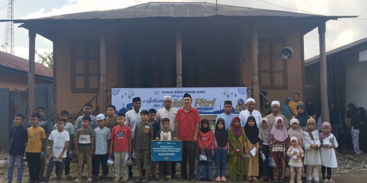 Yayasan Bagas Godang Siabu Serahan bantuan santunan anak yatim dan dhuafa pada Ramadhan 1447 H/Tahun 2026.