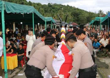 AKBP (Purn) Elezaro Duha Diantar dengan Tradisi Kepolisian yang Khidmat