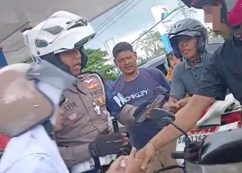 Polisi Lalu Lintas di Bulukumba Bantu Temukan Ponsel Siswi yang Hilang Saat Naik Ojek