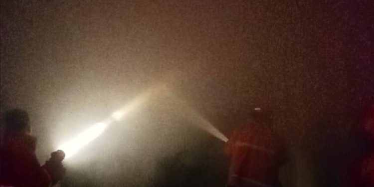 Gudang Toko Grosir di Koto Balingka Terbakar, Damkar Kerahkan Dua Armada