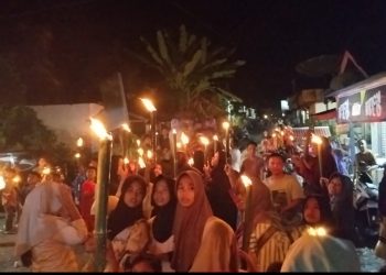 Lautan Obor di Lubuak Landua, Gema Takbir Menggetarkan Malam Idul Fitri