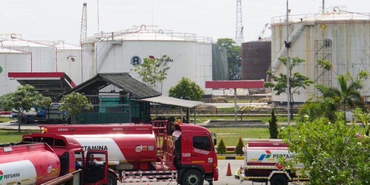 Medan Disapu Panic Buying BBM, Antrean Mengular, Jalanan Macet, Pertamina Bantah Isu Stok 21 Hari