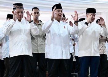 Prabowo Salat Id di Huntara Aceh Tamiang, Dari Khutbah Khusyuk hingga Bagi Sembako, Lalu Terbang Kilat ke Jakarta