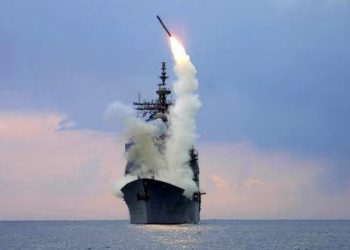 Serangan Garda Revolusi Iran Bikin Kapal Tanker AS Terbakar