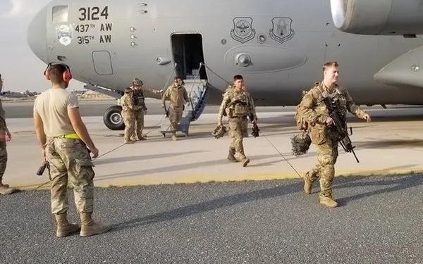 Serang Iran, AS Kerahkan 50.000 Tentara-200 Jet Tempur-2 Kapal Induk