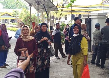 Bantuan Banjir ‘Raib’? Emak-emak Besitang Kepung DPRD, Negara Dituding Absen Ditengah Derita