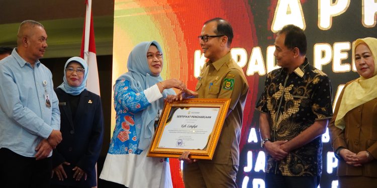 Syah Afandin Bawa Langkat Raih Penghargaan Nasional Pembangunan Keluarga Berkualitas