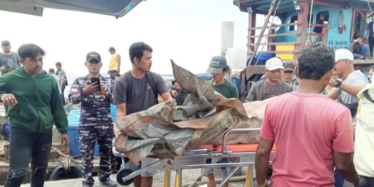 Kapal Pukat Teri Meledak, 3 ABK Tewas, 5 Hilang di Perairan Sumatera