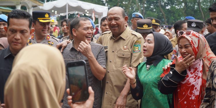 Bupati Syah Afandin Temui Korban Banjir, Janjikan Pendataan Ulang Bantuan hingga Kepusat