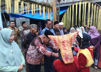 Bupati Yulianto Hadiri Tradisi Babimba di Talamau, Tegaskan Komitmen Lestarikan Adat Minangkabau