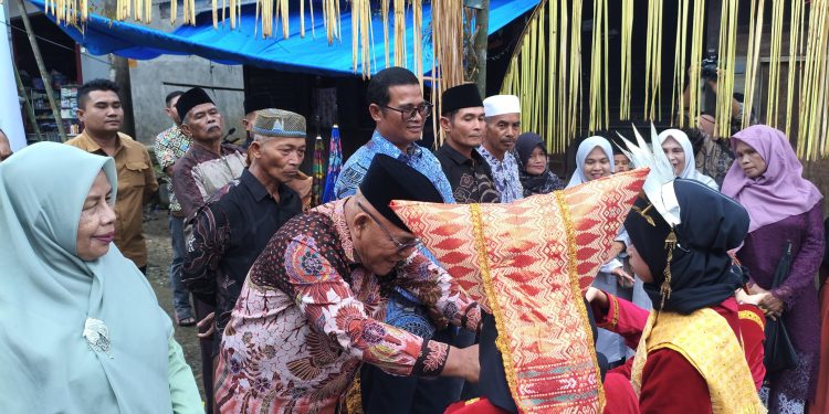 Bupati Yulianto Hadiri Tradisi Babimba di Talamau, Tegaskan Komitmen Lestarikan Adat Minangkabau