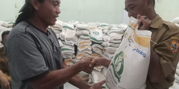 Pasca Lebaran Ribuan Warga di Pemalang Dapat Bantuan Pangan